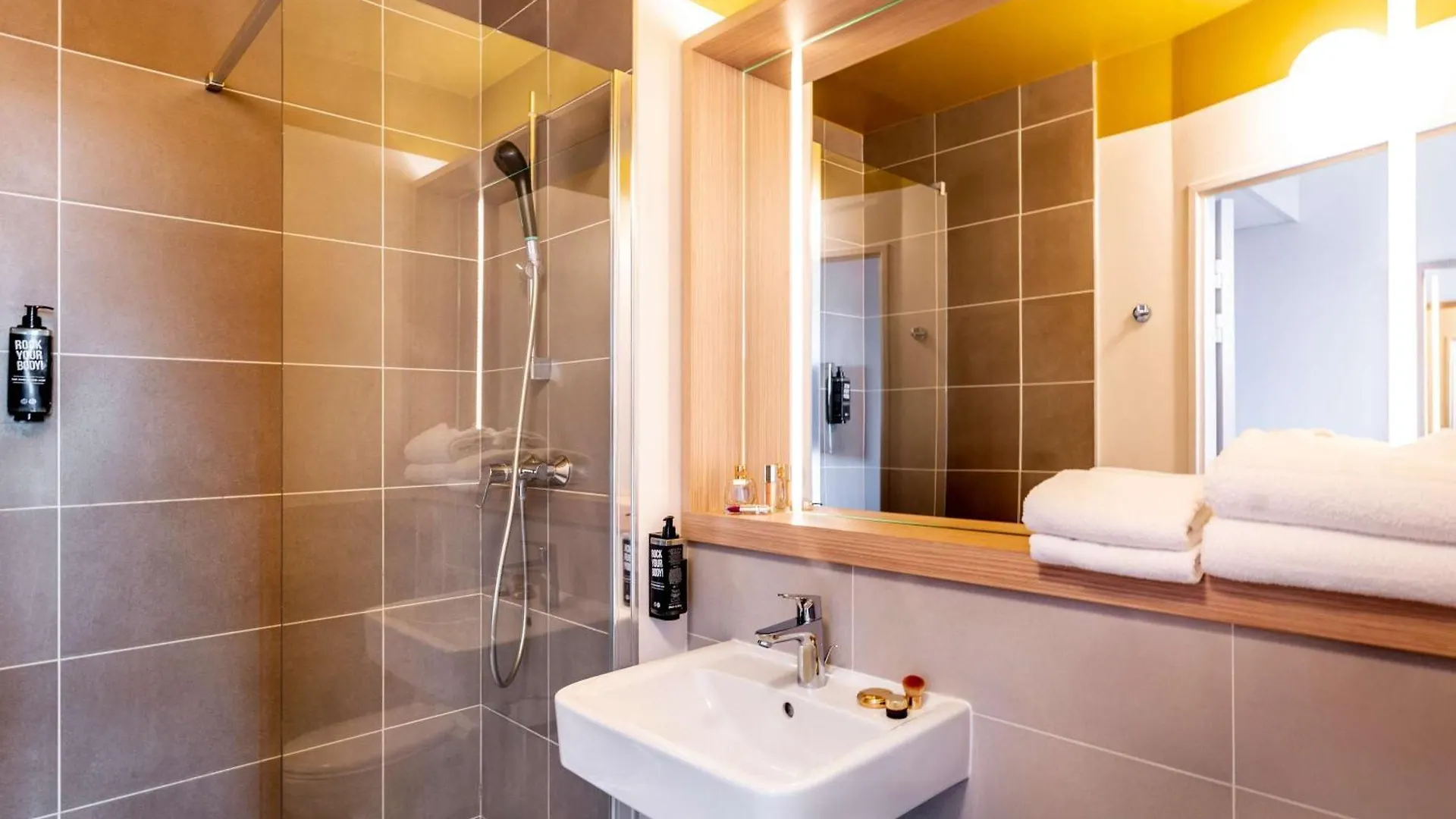 Ibis Styles Prevessin Geneve Aeroport Hotel 3*, Prevessin-Moens